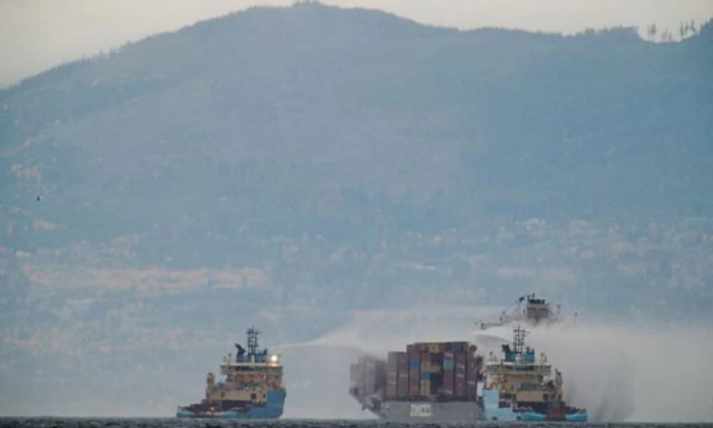 Καναδάς: Στις φλόγες πλοίο με κοντέινερ – Τεράστια οικολογική καταστροφή - Εκλύονται τοξικά αέρια